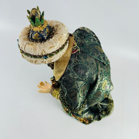 Member's Mark Nativity King Wiseman Figurine 9.5in Hand-Painted Christmas Decor - Picture 7 of 9